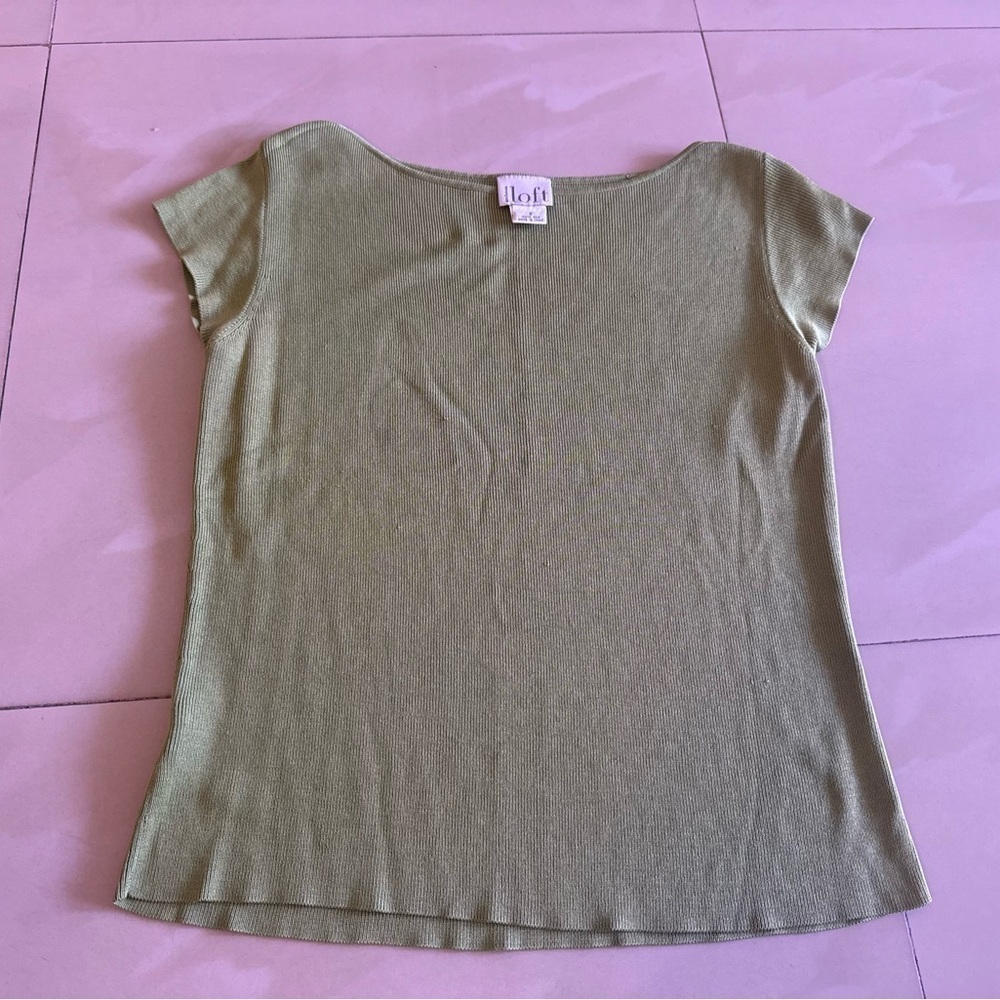 Ann Taylor LOFT beautiful olive green 100%Silk top weater olive green - Picture 10 of 11